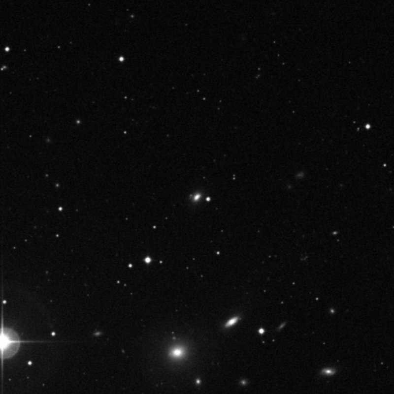 IC 1019 - Zoom