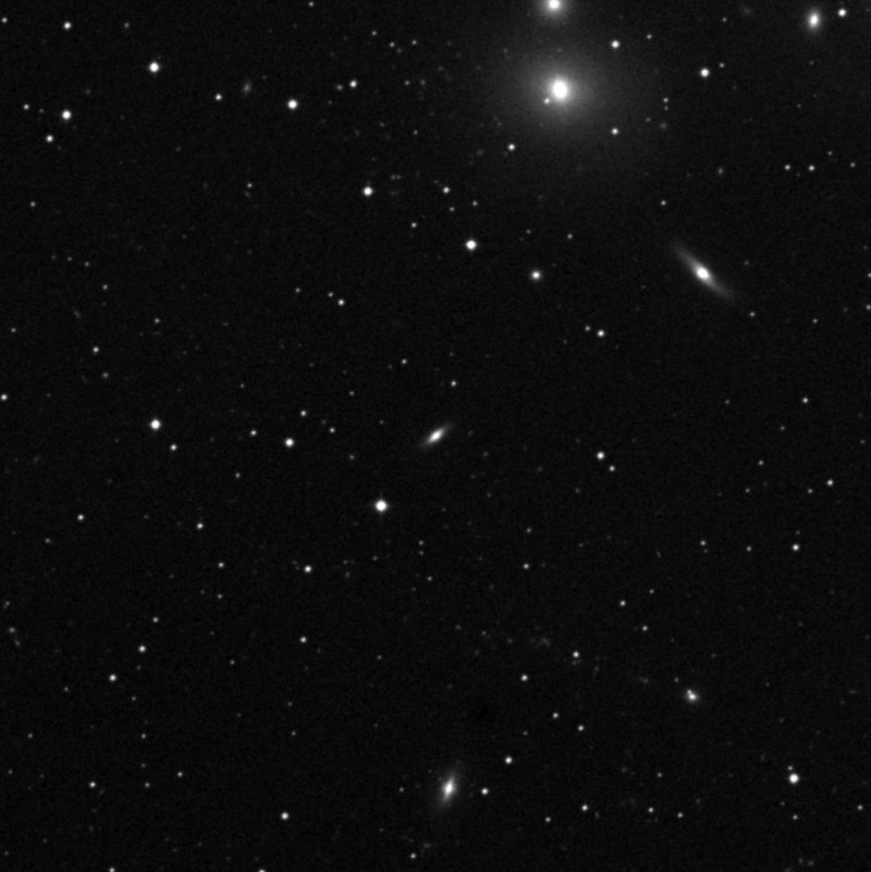 IC 1690 - Zoom