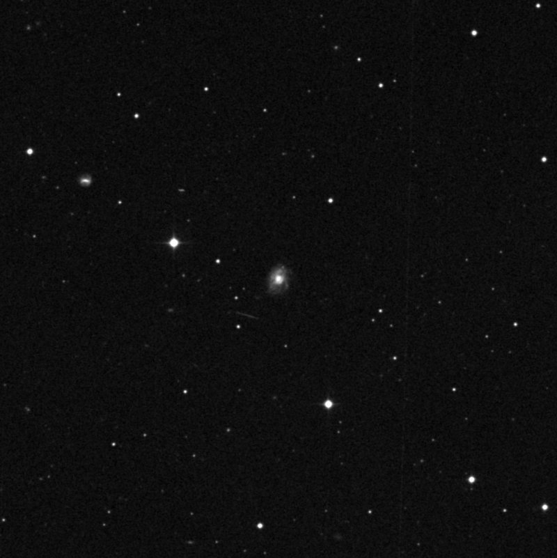 IC 1704 - Zoom