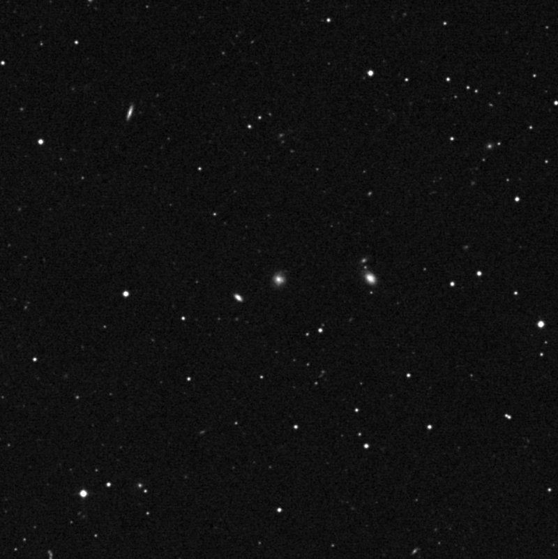 IC 3698 - Zoom