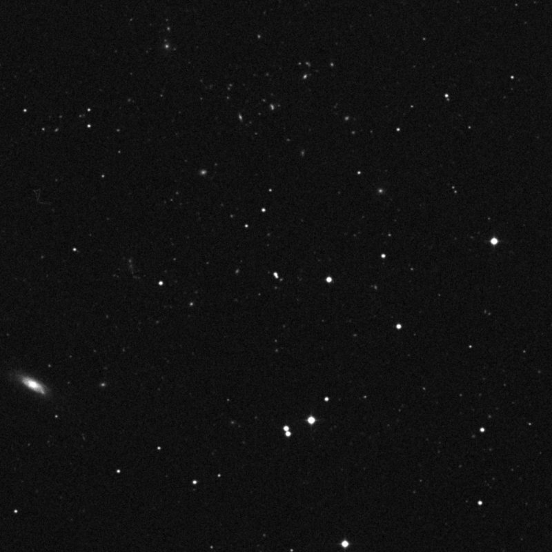 IC 3925 - Zoom